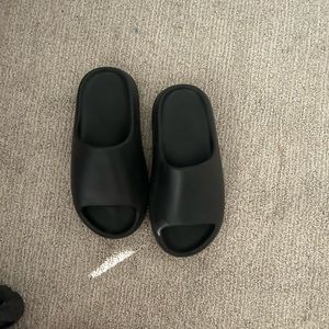 Women’s size 7 Yeezy slides